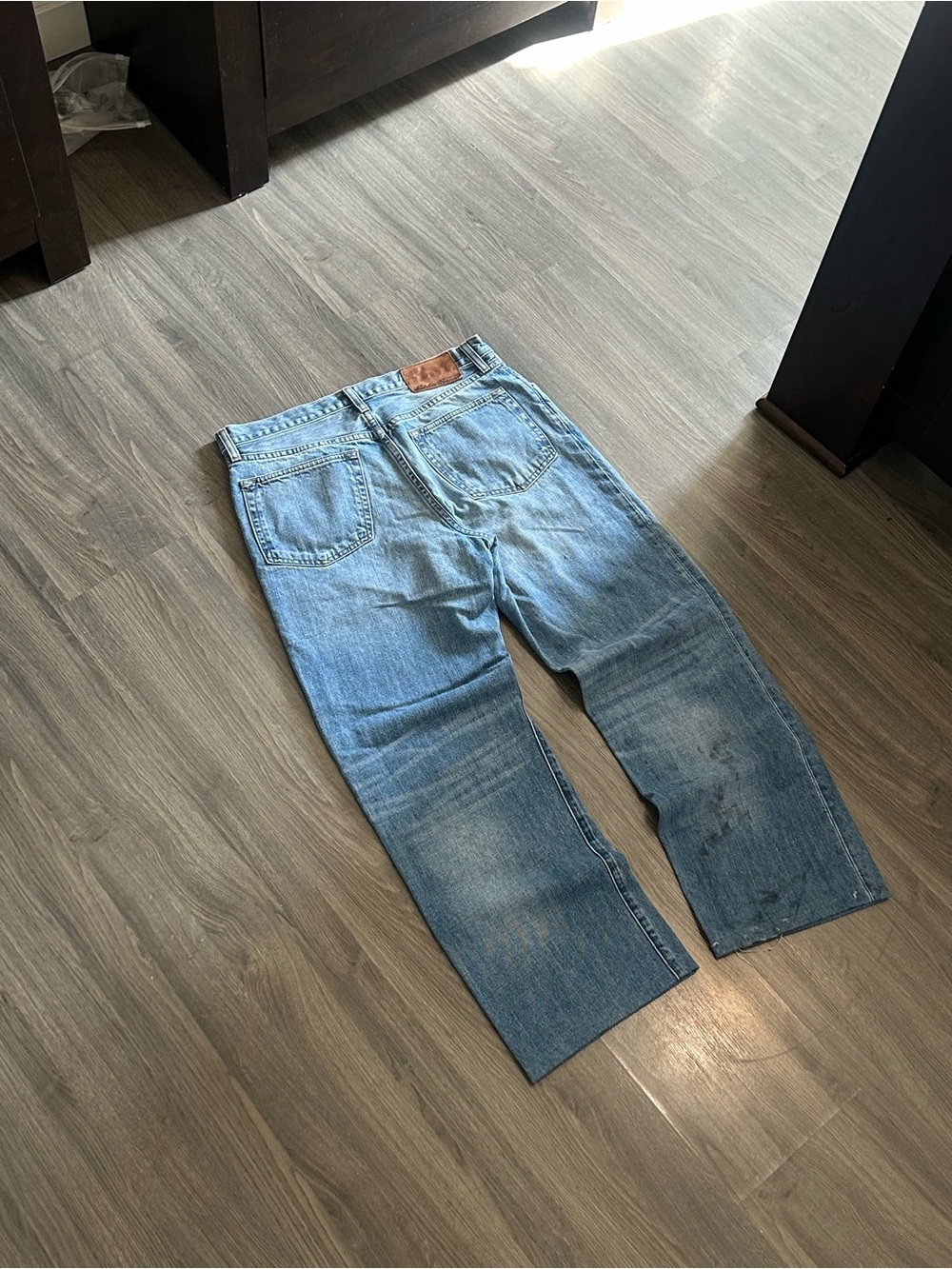 Light wash blue denim jeans - Picture 4 of 8